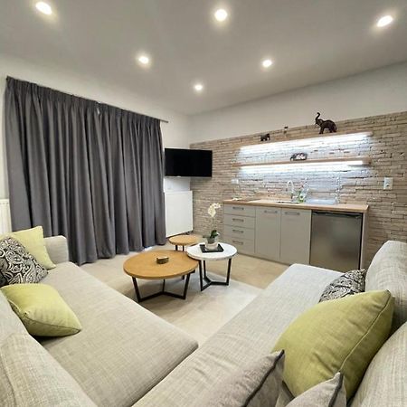 Central Luxury Apartment In Paralia Ofryniou Ofrínion Exterior foto