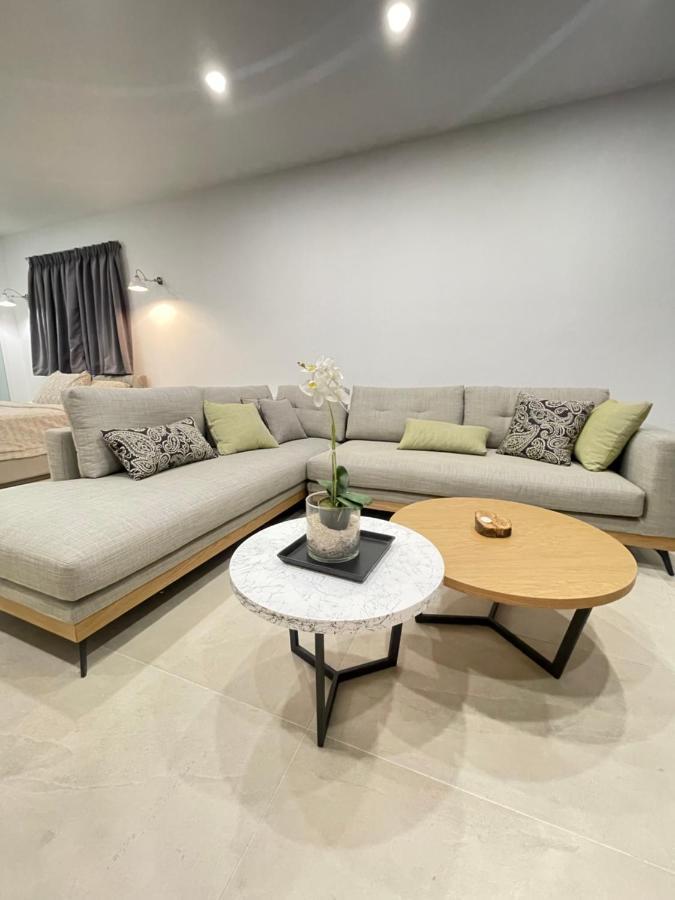 Central Luxury Apartment In Paralia Ofryniou Ofrínion Exterior foto