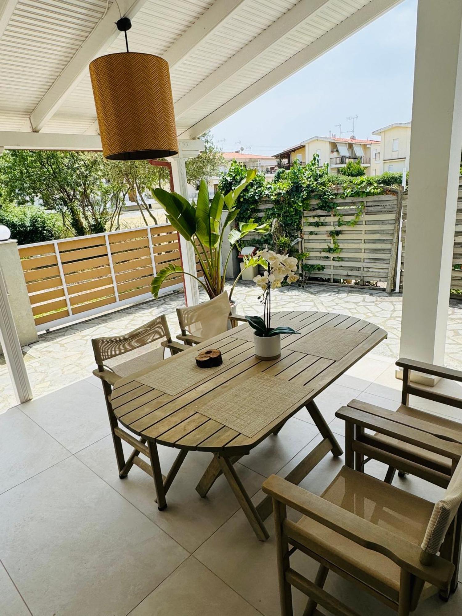 Central Luxury Apartment In Paralia Ofryniou Ofrínion Exterior foto